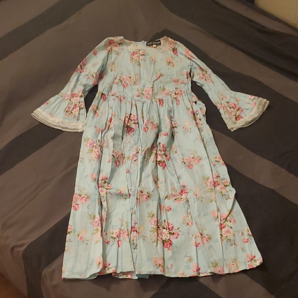 Scarlet Darkness Girls Size 10-11 Years Floral Bell Sleeve Lace Detail Dress